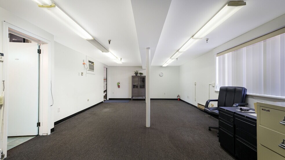 More Photos Of 4726 Blakiston St, Philadelphia Distribution For Sale