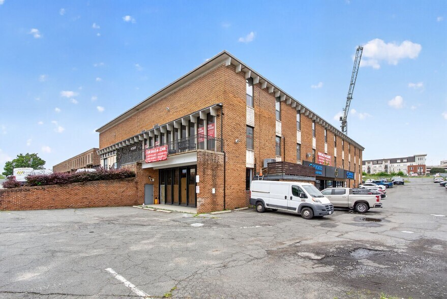 More Photos Of 8300 Merrifield Ave, Fairfax Light Distribution For Lease