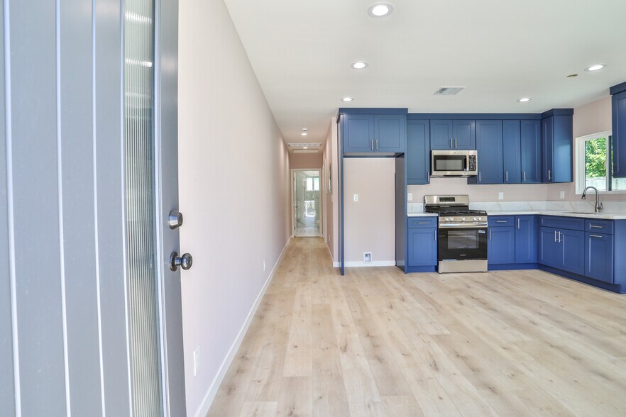 More Photos Of 2111 Scott Rd, Burbank Apartments For Sale