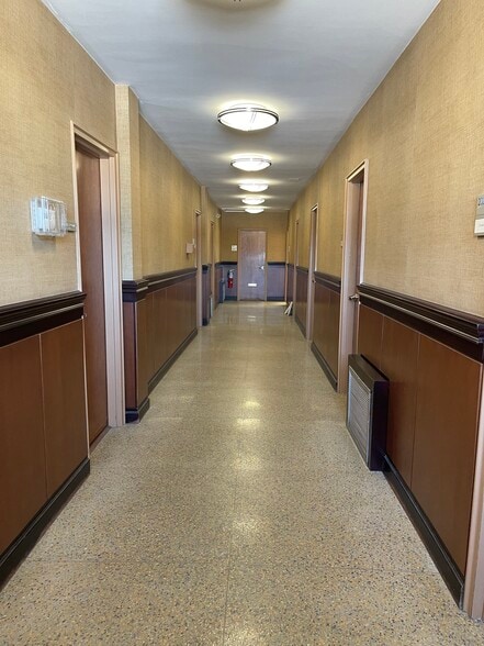 More Photos Of 2 Park Ave, Manhasset Office For Lease