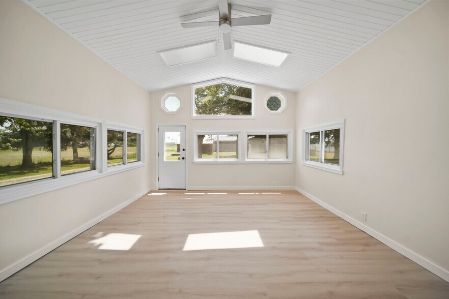 More Photos Of 15379 Howard Rd, Hanover Flex For Sale