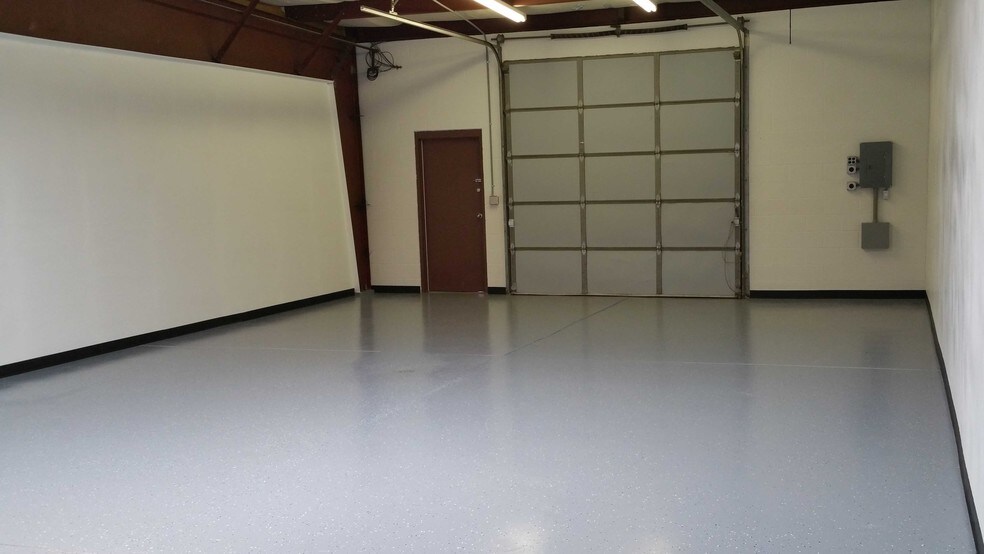 More Photos Of 720 Billings St, Aurora Showroom For Lease