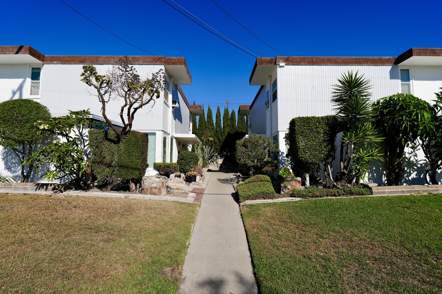 Primary Photo Of 13272-13292 Roan Rd, Garden Grove Apartments For Sale