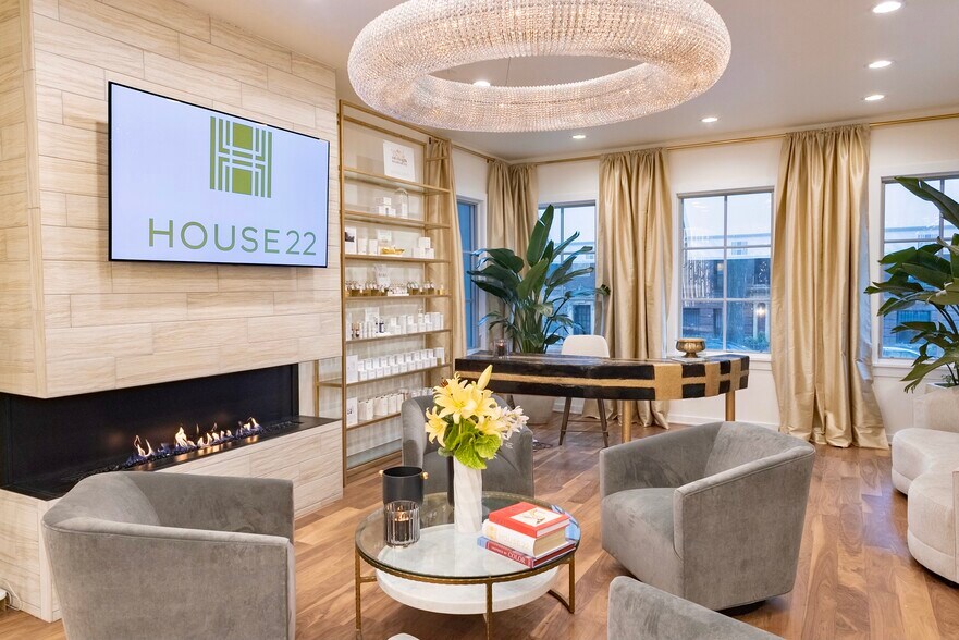 More Photos Of 22 E Elm St, Chicago Storefront Retail Office For Sale