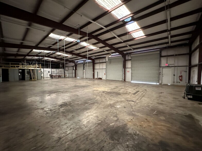 More Photos Of 12803 O'Connor Rd, San Antonio Warehouse For Sale