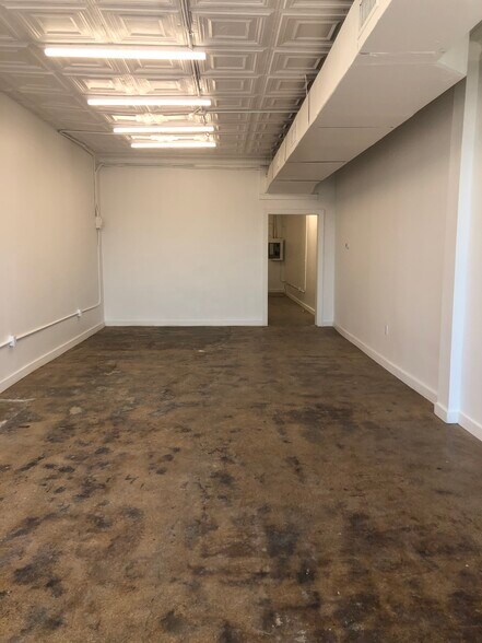More Photos Of 3123 Race St, Fort Worth Storefront Retail Office For Lease