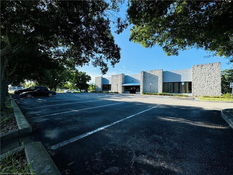 More Photos Of 346 E Royal Palm St, Lake Placid Office For Sale