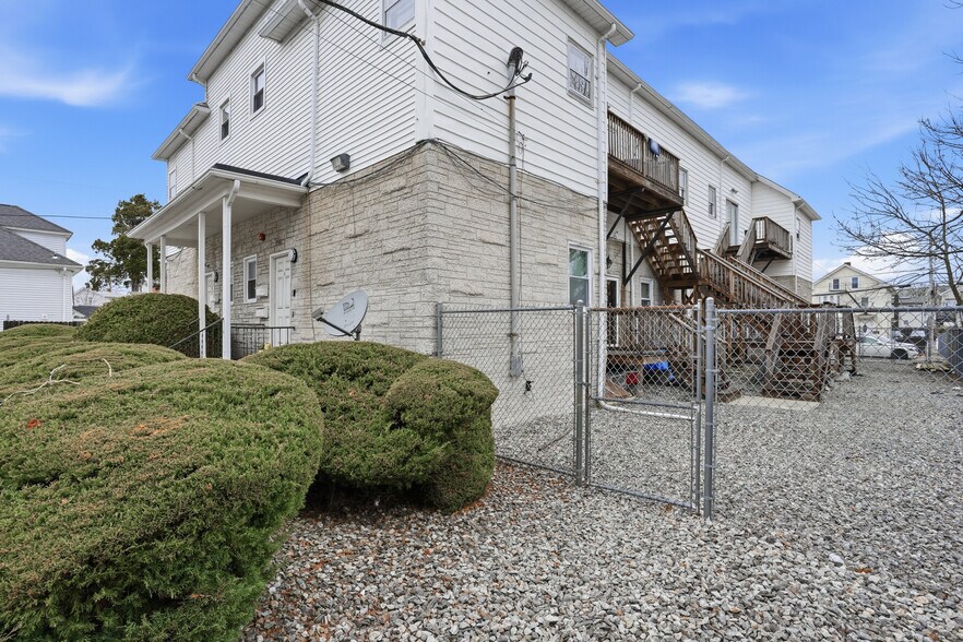 More Photos Of 122 Lowell Ave, Providence Apartments For Sale