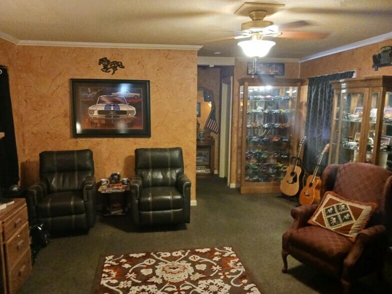 More Photos Of 4161 Hwy 62 SW, Mountain Home Restaurant For Sale