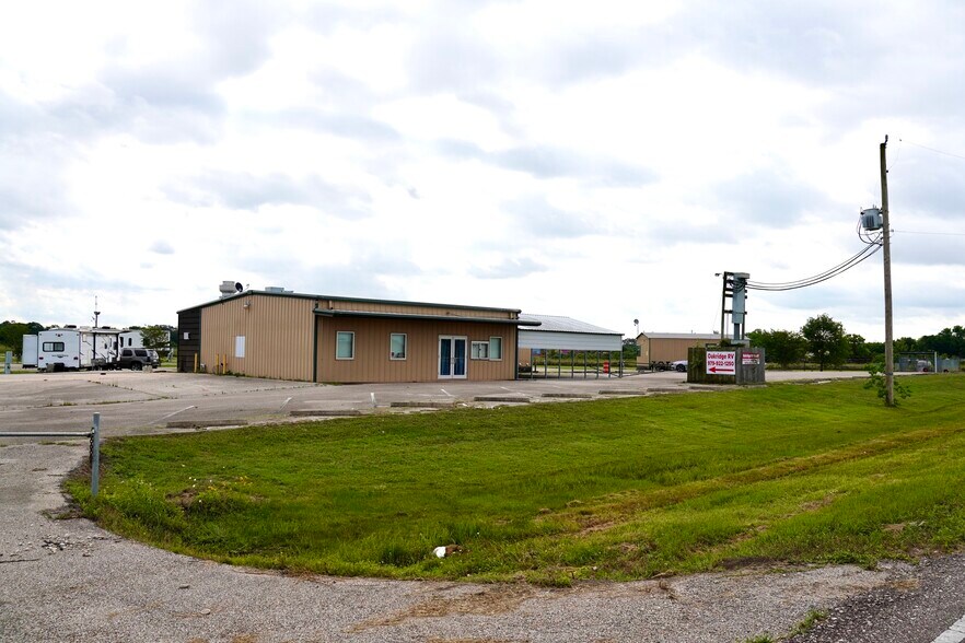 More Photos Of 24313 County Rd 46, Angleton Trailer Camper Park For Sale