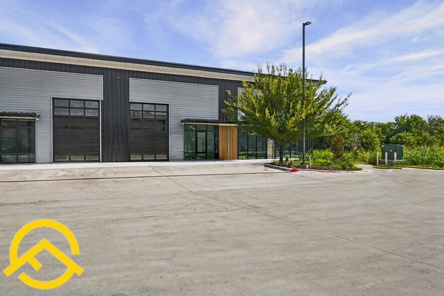 More Photos Of 300 Co Rd 199, Hutto Flex For Lease