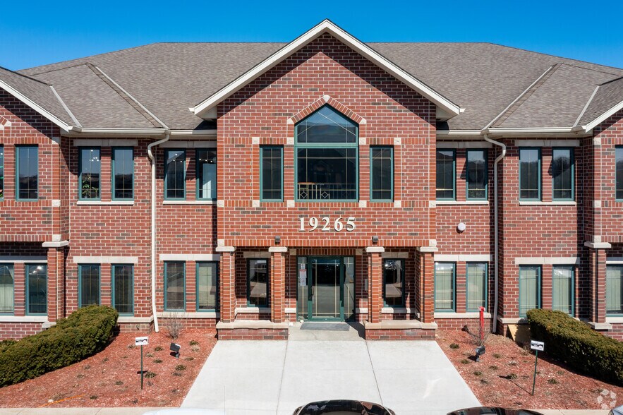 More Photos Of 19265 W Capitol Dr, Brookfield Medical For Lease