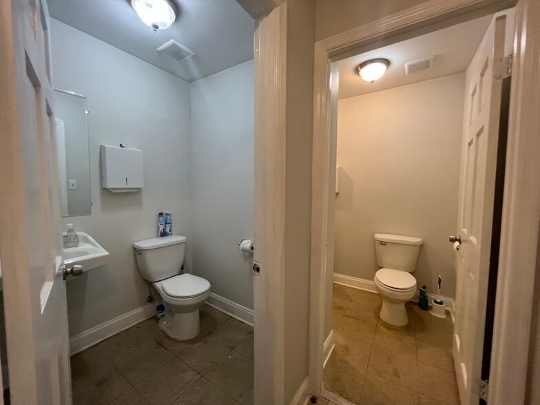 More Photos Of 320 East St, Memphis Office For Sale