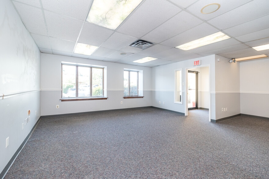 More Photos Of 908-918 Town Center, New Britain Office For Sale