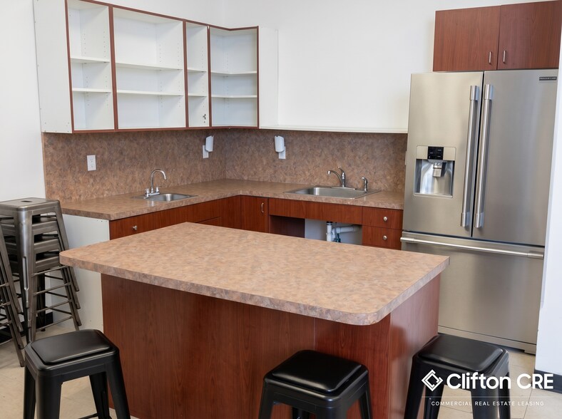 More Photos Of 70 Outwater Ln, Garfield Manufacturing For Lease