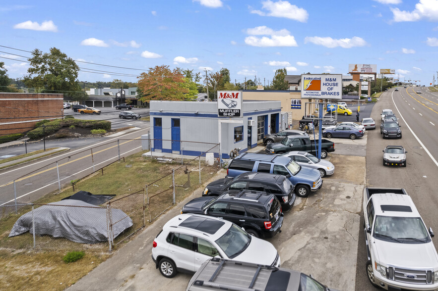 Primary Photo Of 6212 Kingston Pike, Knoxville Auto Repair For Sale