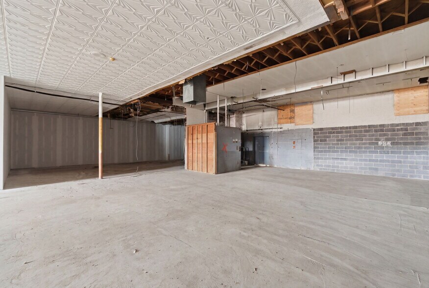 More Photos Of 657 Silas Deane Hwy, Wethersfield Freestanding For Lease