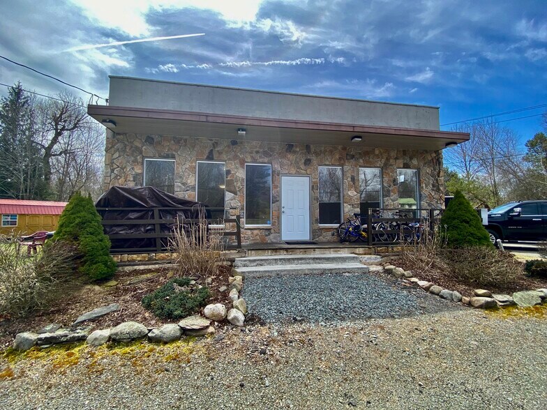 Primary Photo Of 84 Cimarron Rd, Monticello Freestanding For Sale