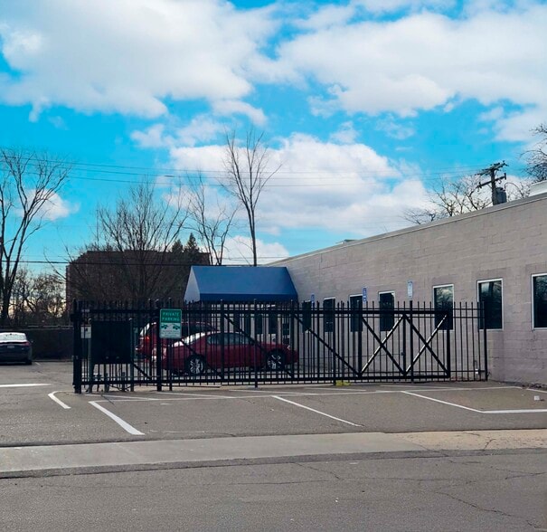 More Photos Of 64 Victor St, Highland Park Medical For Sale