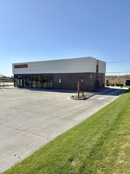More Photos Of 19005 Oakmont Dr, Omaha Fast Food For Sale