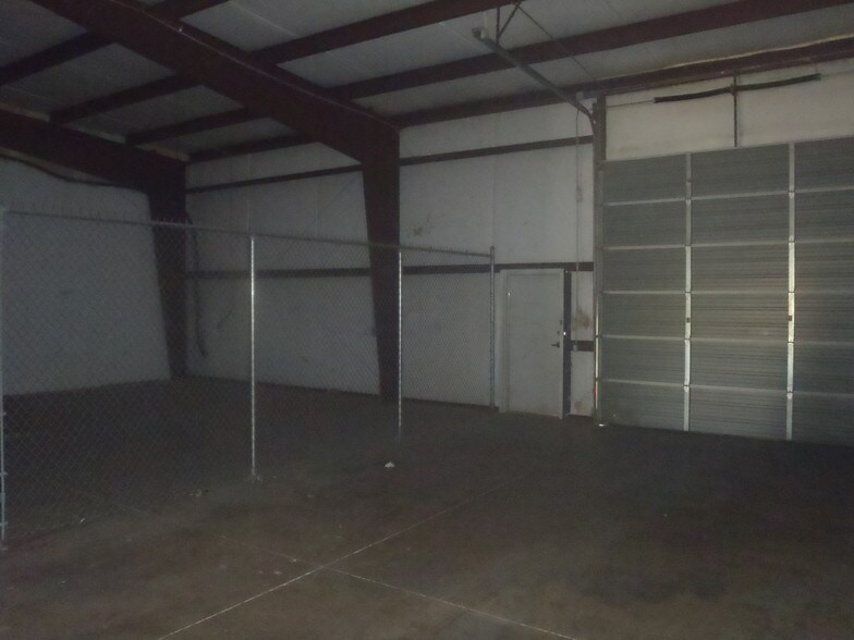 More Photos Of 5940 Kroger Dr, Fort Worth Warehouse For Lease