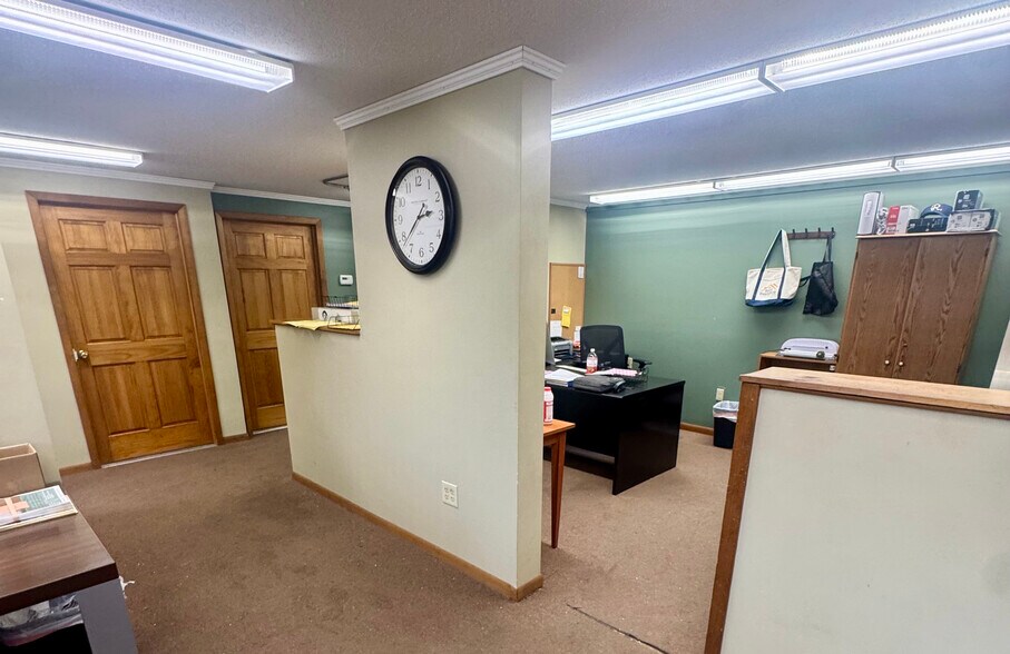 More Photos Of 5260 S Clinton Trl, Eaton Rapids Manufacturing For Lease