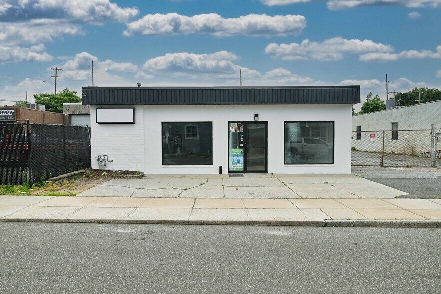 More Photos Of 88 S Bayles Ave, Port Washington General Retail For Sale
