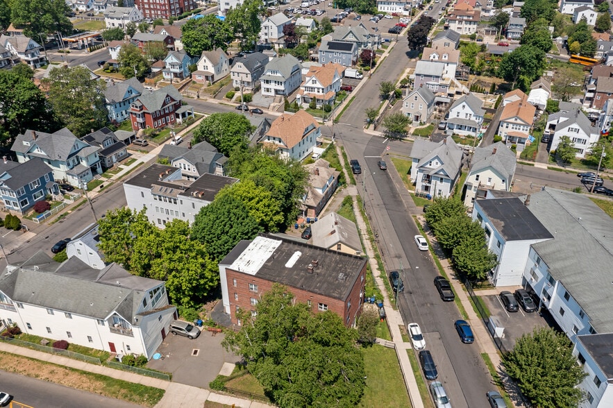 More Photos Of 305 Parrott Ave, Bridgeport Apartments For Sale