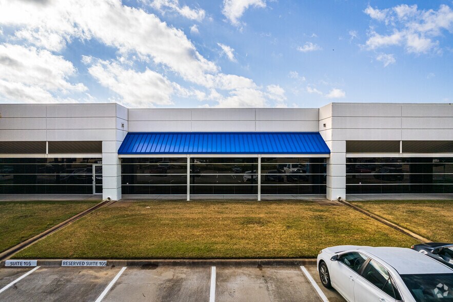 More Photos Of 701 Canyon Dr, Coppell Flex For Lease