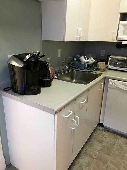 More Photos Of 1583 Beacon St, Brookline Office For Sale