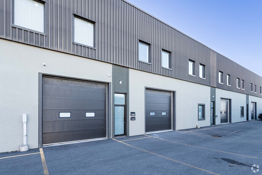 More Photos Of 609-649 Montée De Liesse, Saint-Laurent Warehouse For Lease