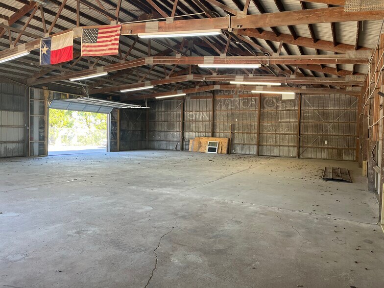 More Photos Of 6812 Avenue K, Plano Flex For Lease