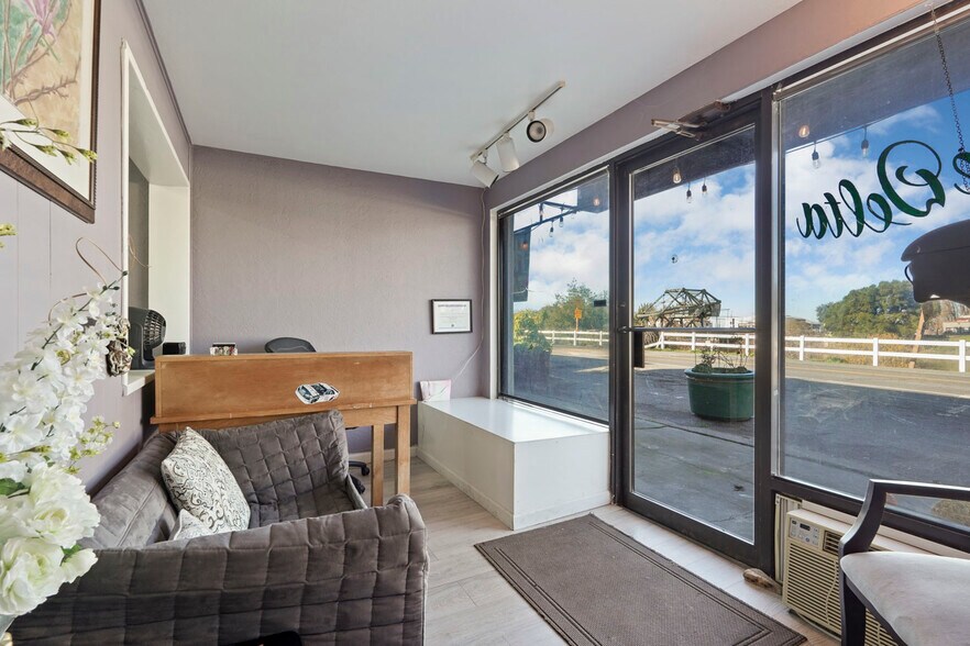 More Photos Of 14144 Market St, Walnut Grove Storefront For Sale