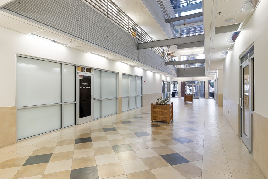 More Photos Of 7017 N 10th St, McAllen General Retail For Lease