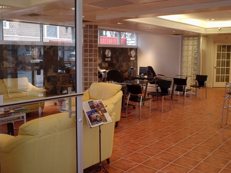 More Photos Of 1109-1111 Westport Rd, Kansas City Auto Dealership For Sale