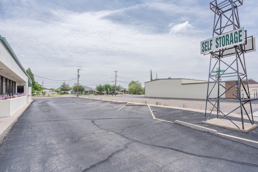 More Photos Of 810 S Stockton Ave, Monahans General Retail For Lease