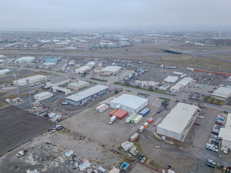 More Photos Of 2525 N Commercial Ave, Pasco Warehouse For Lease