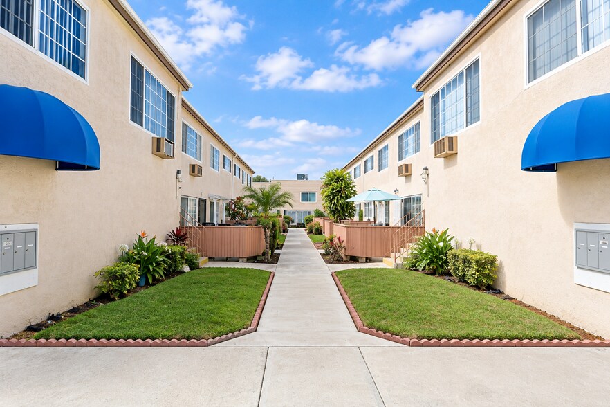 Primary Photo Of 2331 Walnut Ave, Signal Hill Apartments For Sale