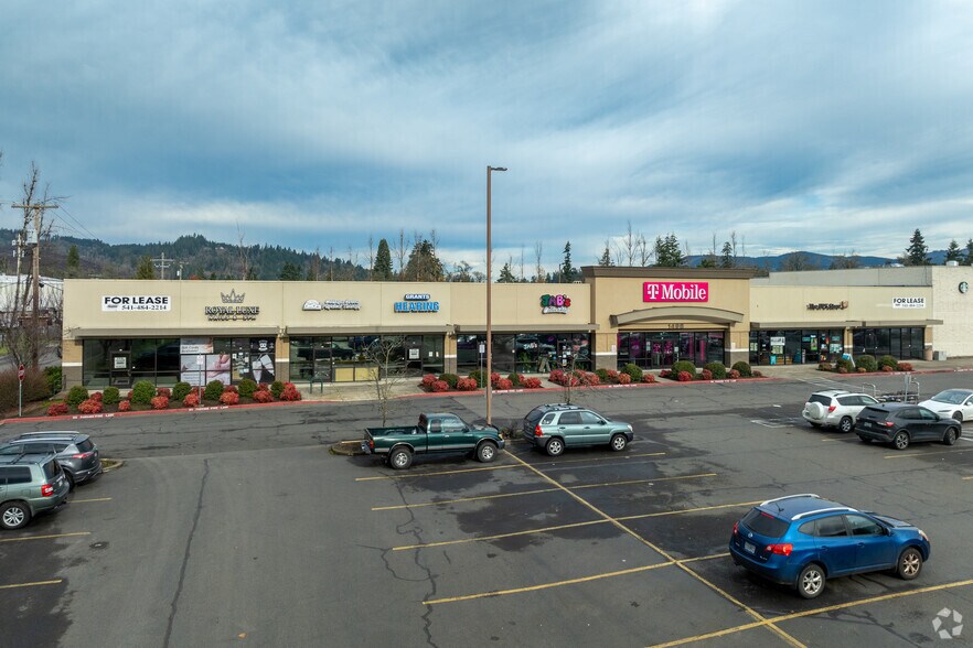 More Photos Of 1498 E Main St, Cottage Grove Storefront For Sale