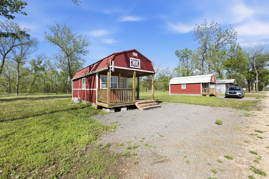 More Photos Of 74 2nd St, Moran Trailer Camper Park For Sale