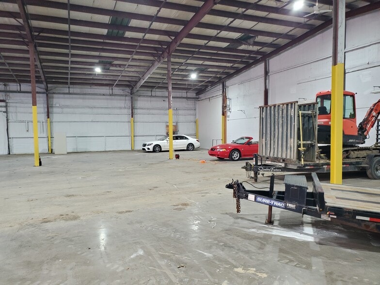 More Photos Of 6550 W Ridge Rd, Erie Warehouse For Lease