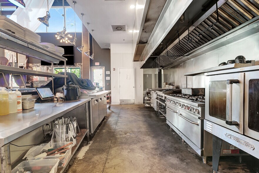 More Photos Of 122 S Howard Ave, Tampa Restaurant For Lease