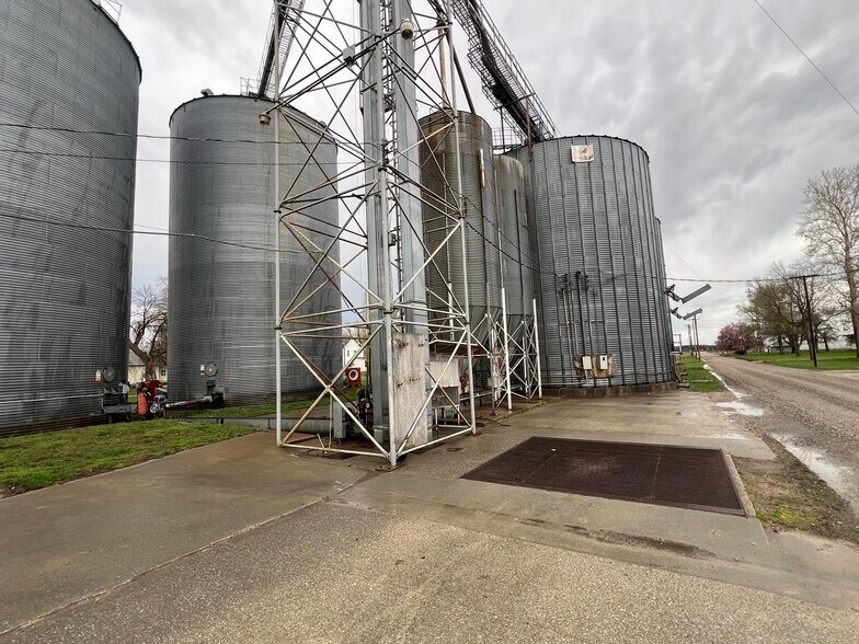 More Photos Of 300 Chestnut St, Elliott Specialty For Sale