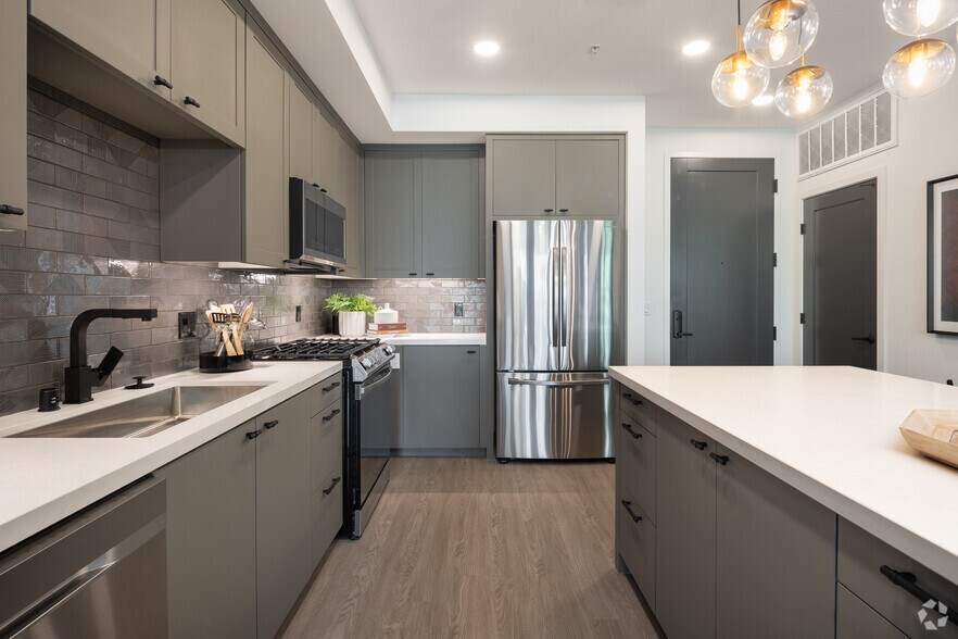 More Photos Of 585 Anton Blvd, Costa Mesa Apartments For Lease