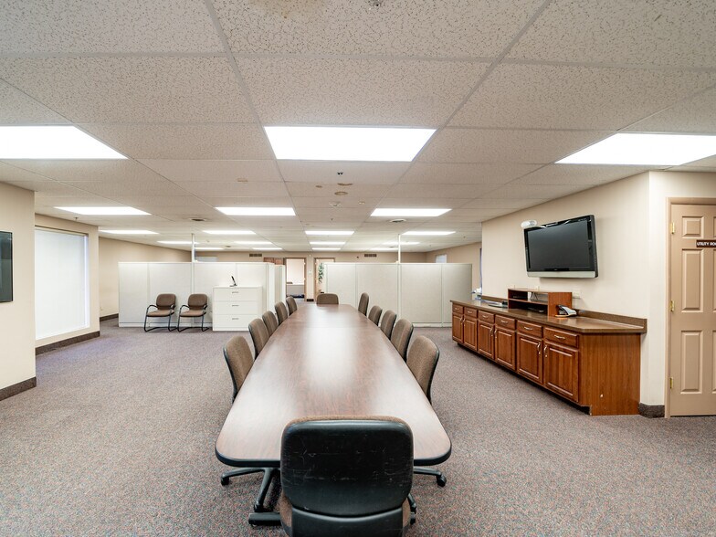 More Photos Of 20 Cedarfield Commons, Greece Medical For Lease