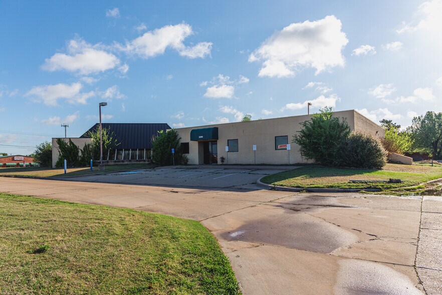 More Photos Of 3200 E Memorial Rd, Edmond Medical For Sale
