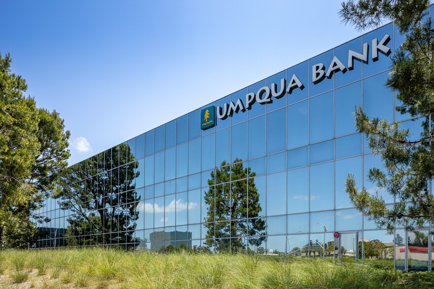 More Photos Of 4040 MacArthur Blvd, Newport Beach Office For Lease