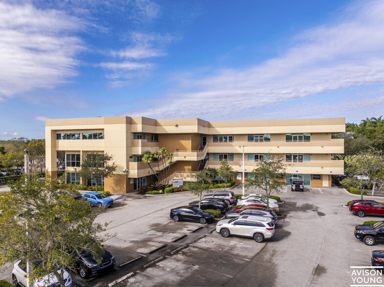 More Photos Of 1625 N Commerce Pky, Weston Medical For Lease