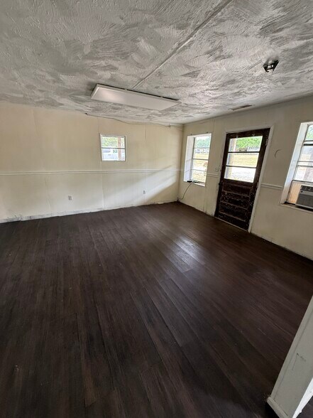 More Photos Of 577 Main st, Lexington Flex For Sale