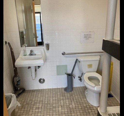 More Photos Of 3109 Del Este Pky, Modesto Distribution For Lease